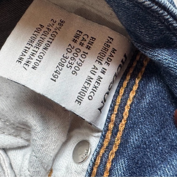 Hudson 2 button medium wash skinny jean ❤️ - Picture 4 of 7